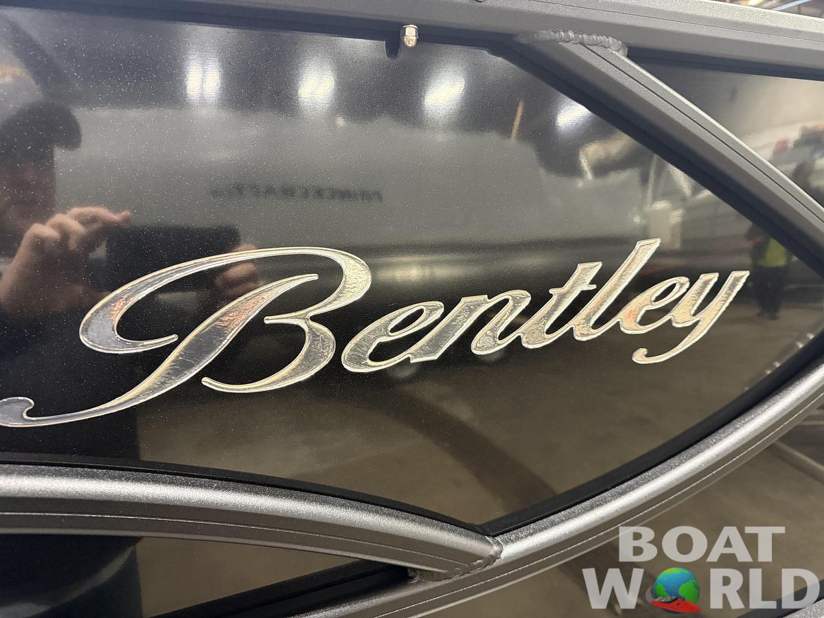 2026 Bentley Pontoons Legacy 223 QSB Swingback Tritoon 