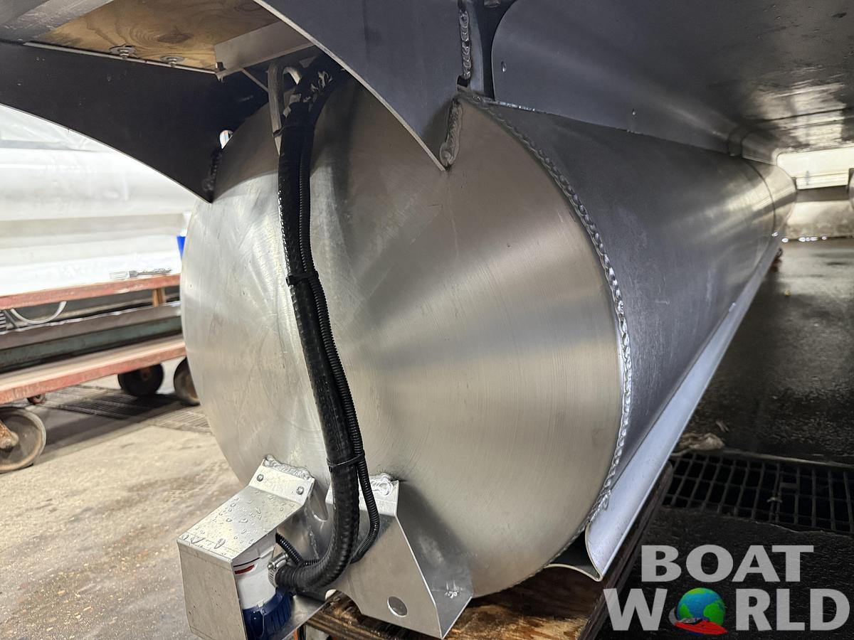 2026 Bentley Legacy 223 Navigator Quad Lounge Tritoon