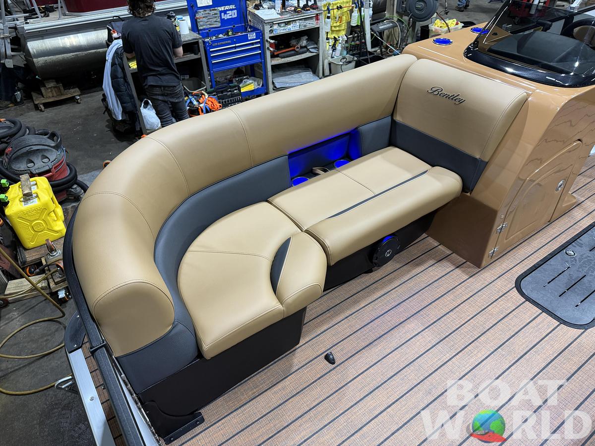 2026 Bentley Pontoons Legacy 223 Swingback Tritoon 