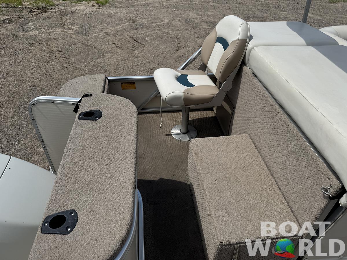 Used 2004 Sweetwater 2222 DF Pontoon WITH SEA LEGS