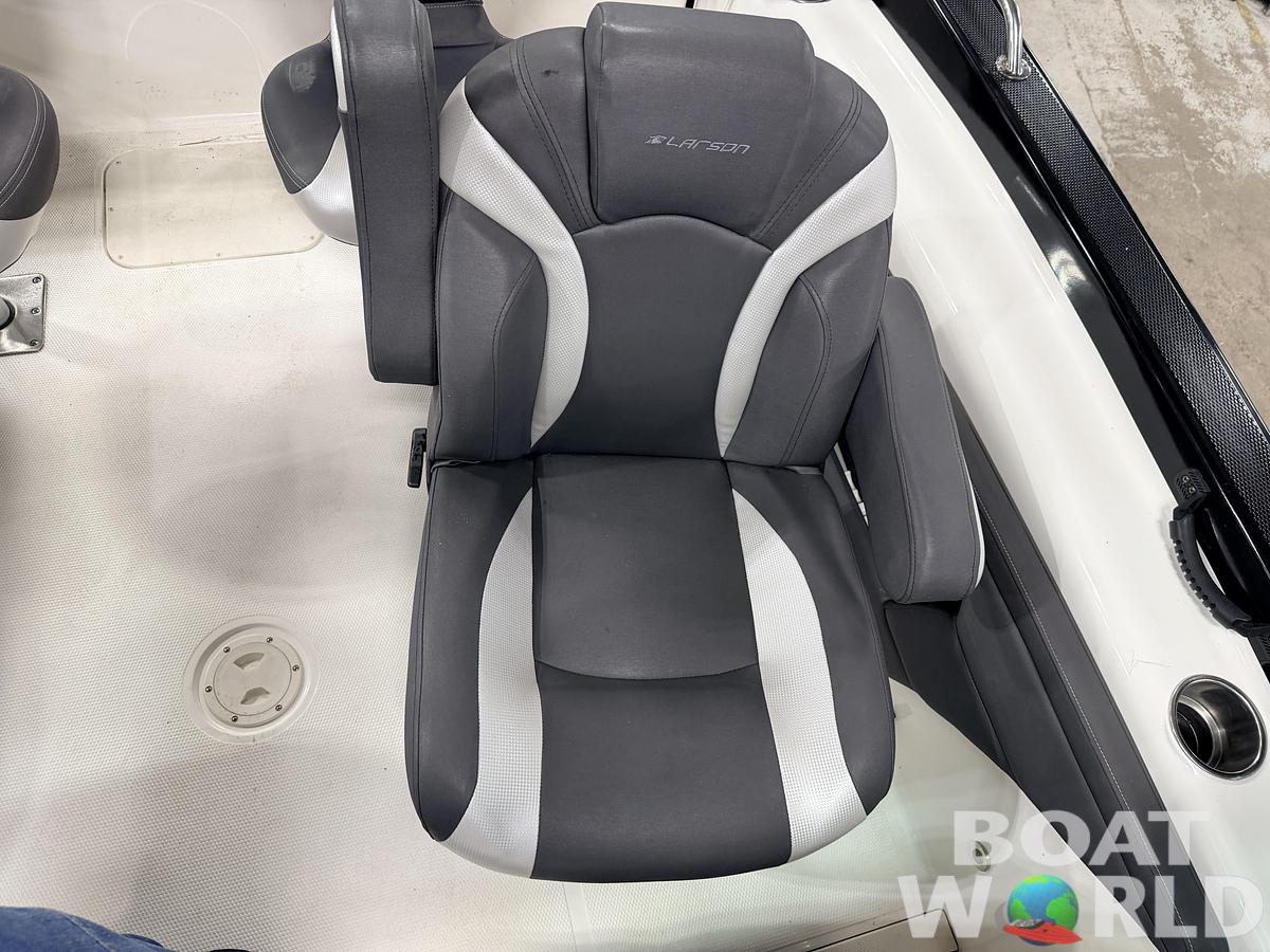 Used 2016 Larson FX 1850 DC Fiberglass Fishing Boat