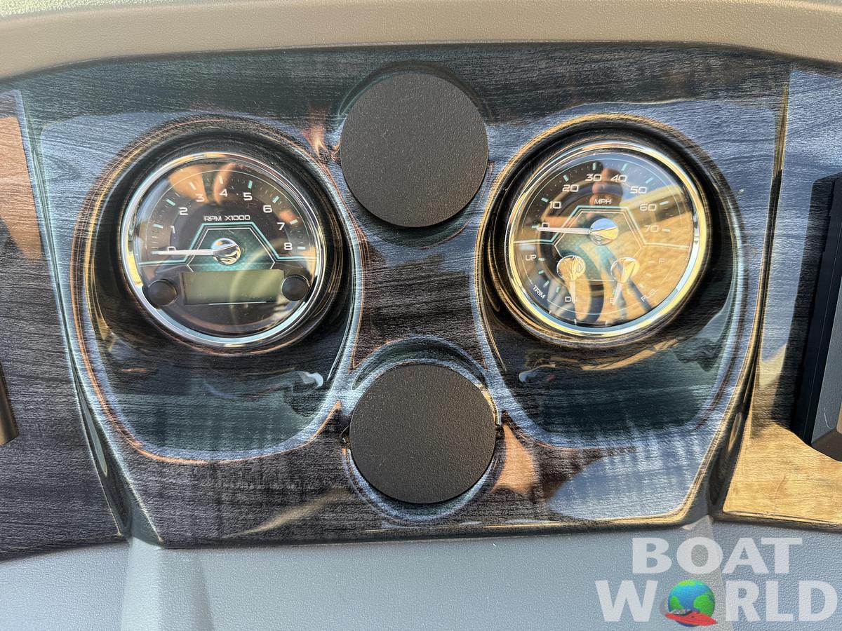 2026 Tahoe Pontoons LTZ 2385 (CRB) Cruise Rear Bench Tritoon 