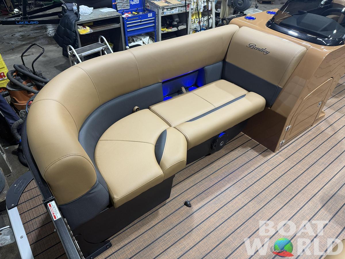 2026 Bentley Pontoons Legacy 220 Navigator DL Quad Lounge 