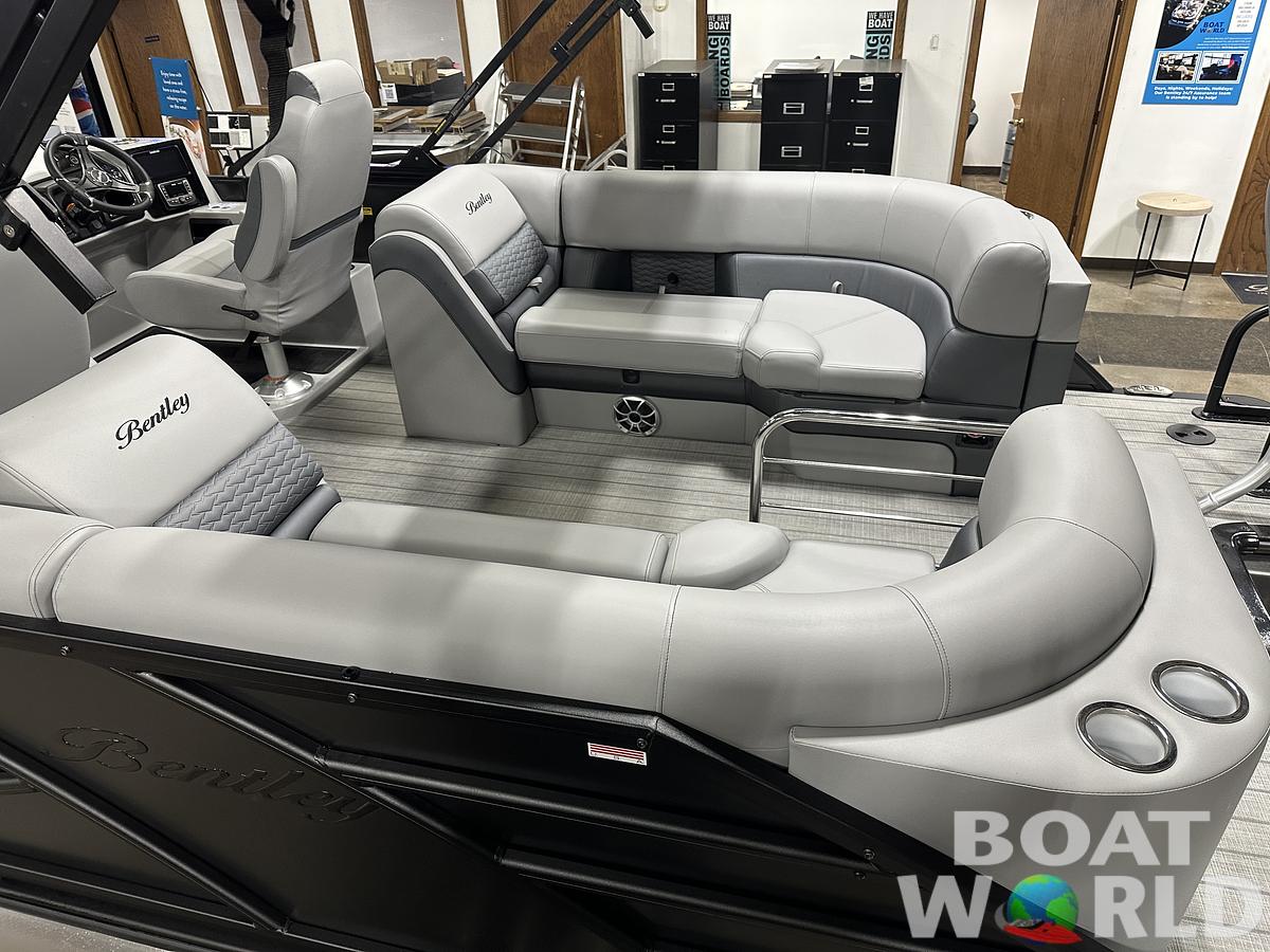 2025 Bentley Pontoons Elite 223 Admiral Quad Lounge Tritoon & Honda 4-Stroke EFI