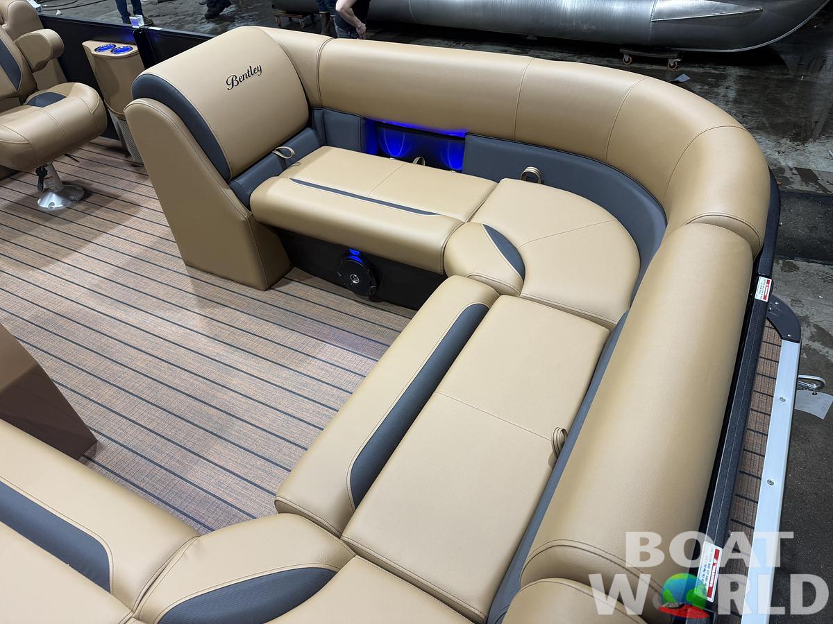 2026 Bentley Pontoons Legacy 220 Navigator Quad Lounge