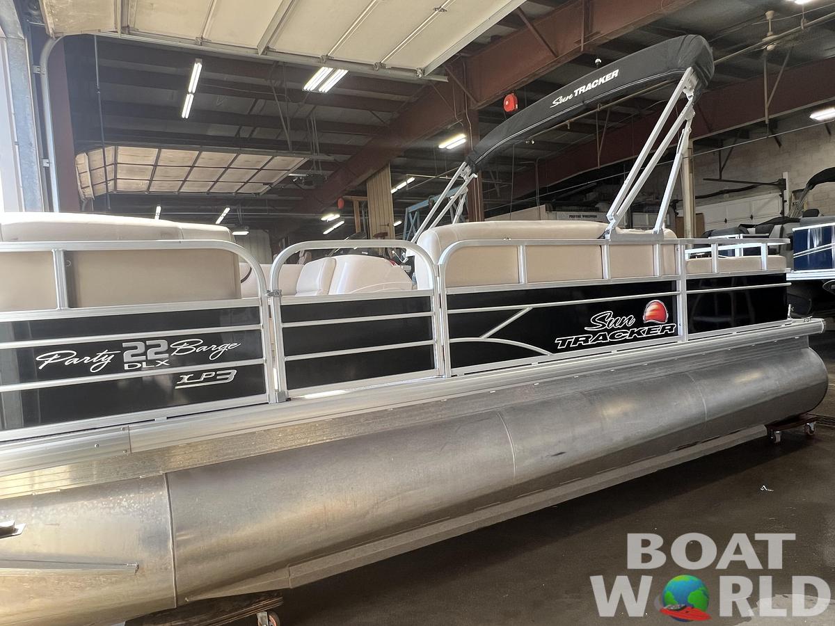 Used 2016 Sun Tracker Party Barge 22 DLX XP3 Tritoon & 150HP Mercury 4Stroke