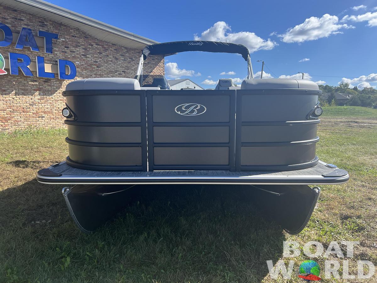 2026 Bentley Pontoons Legacy 220 QSB Swingback