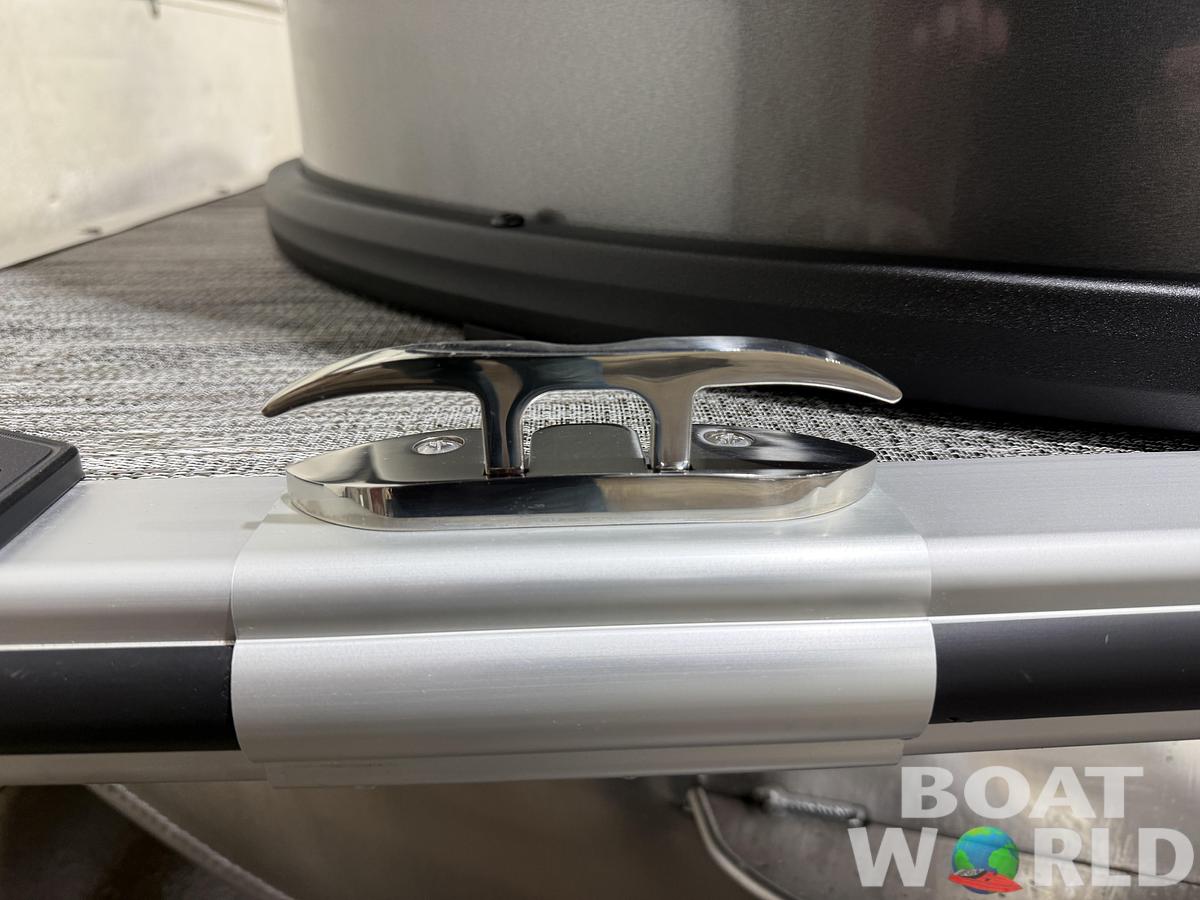 2026 Bentley Pontoons Legacy 223 Swingback Tritoon 