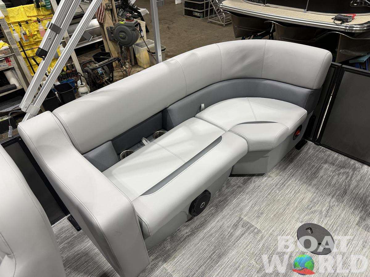 2026 Bentley Pontoons Legacy 220 Navigator Quad Lounge