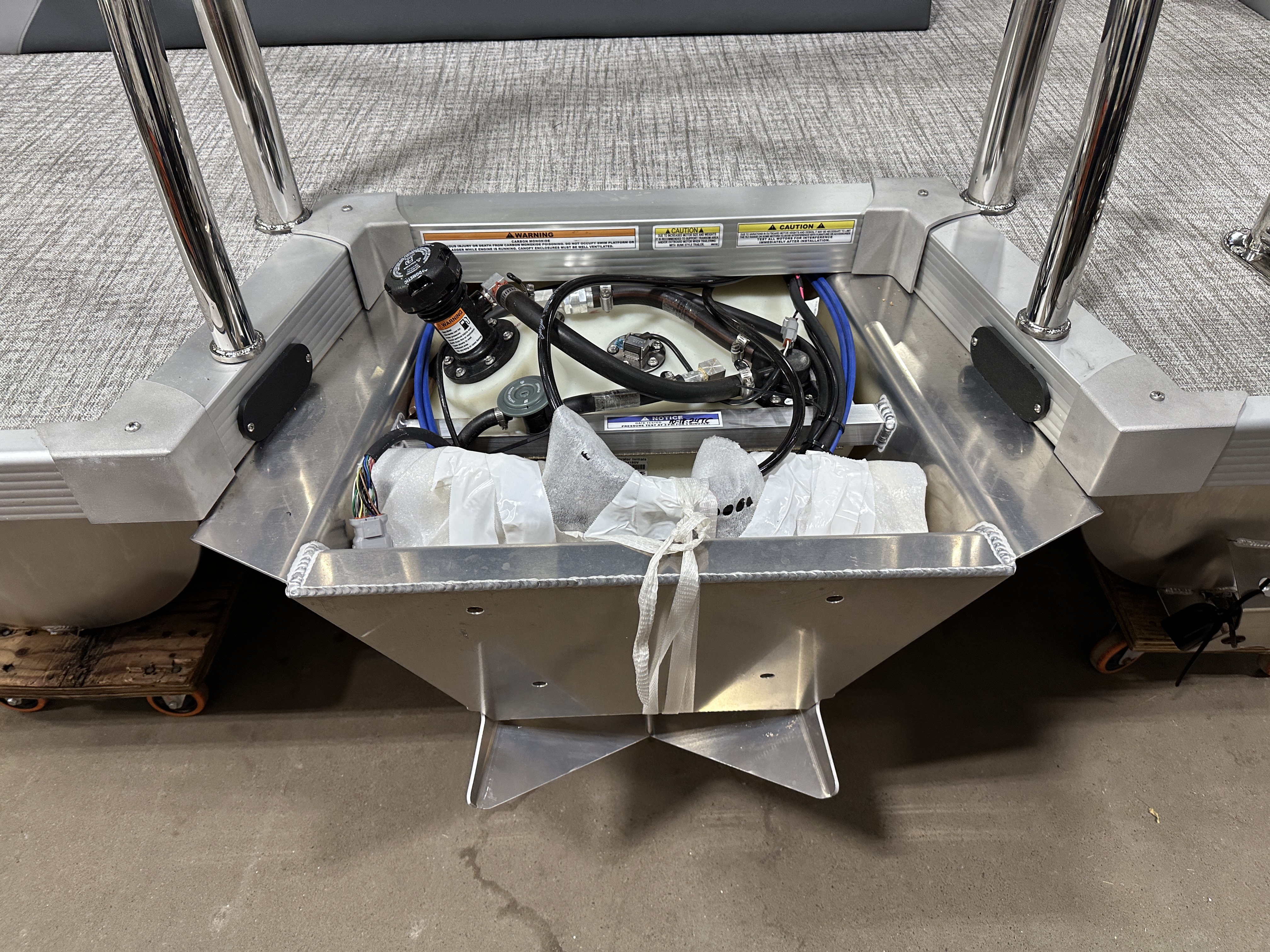 2025 Tahoe Pontoons Cascade 2385 Cruise Rear Bench (CRB) & Honda 4-Stroke EFI
