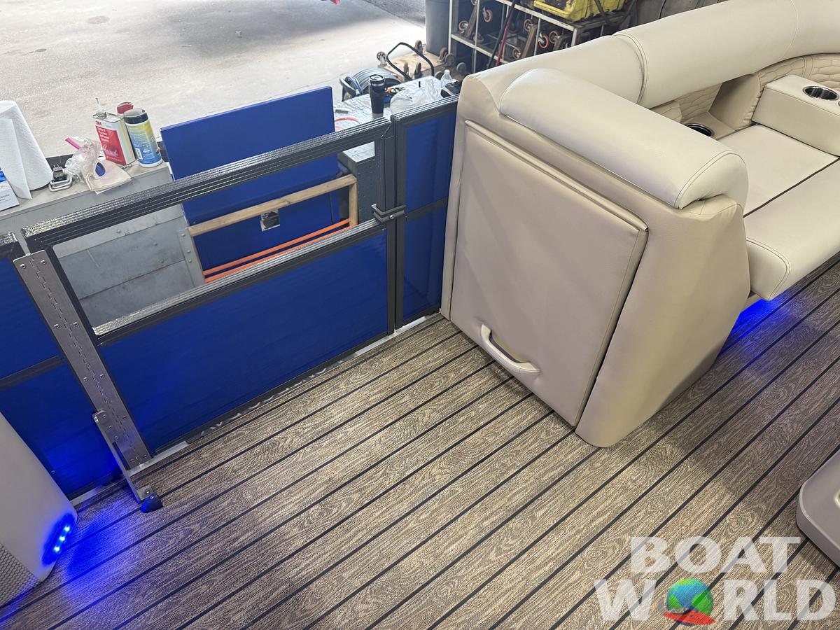 2023 Montego Bay NEW* 8524 Swingback Pontoon & 100HP 4-Stroke EFI