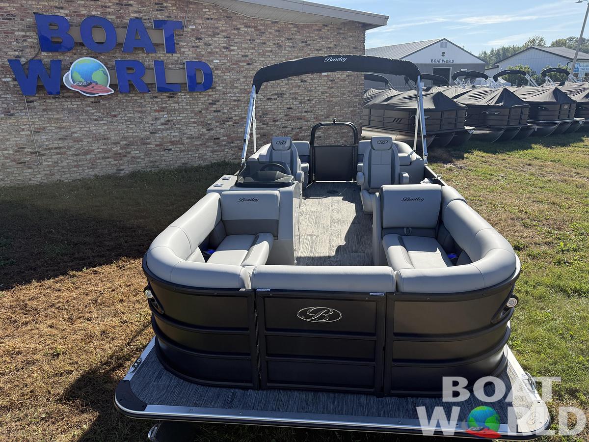 2026 Bentley Pontoons Legacy 220 Navigator Quad Lounge 