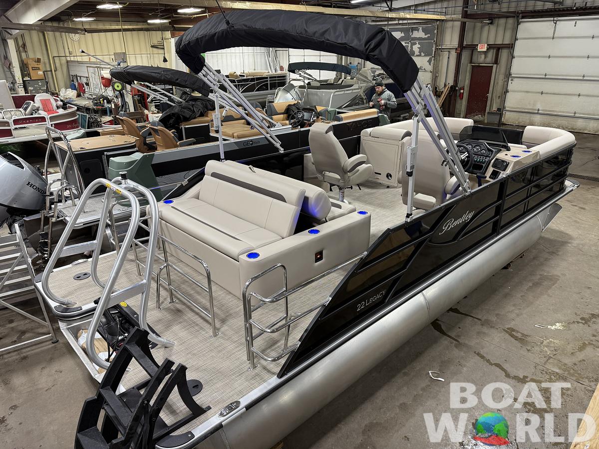 2025 Bentley Pontoons Legacy 223 Swingback Tritoon & Honda 4-Stroke EFI