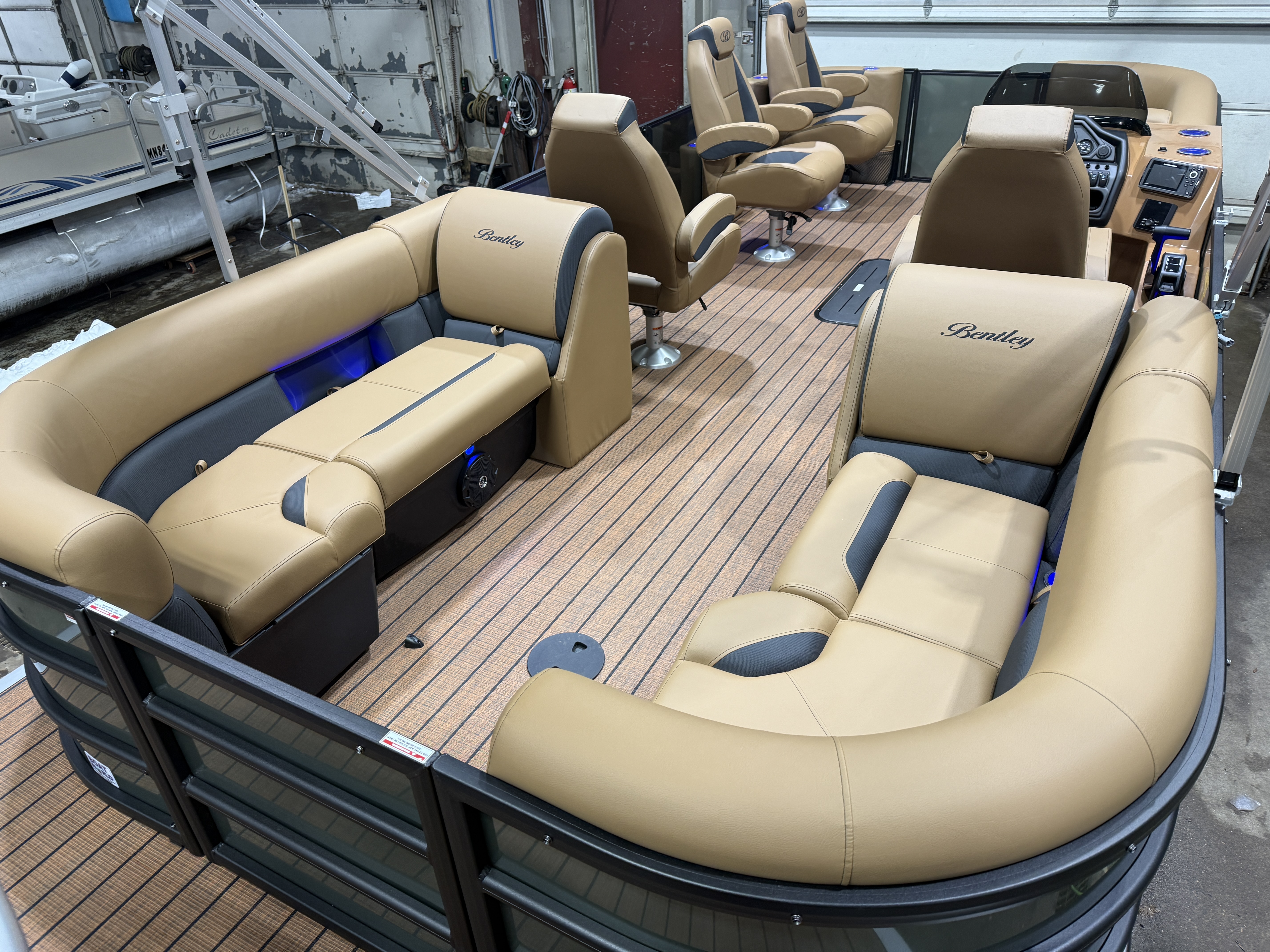 2026 Bentley Legacy 223 Navigator DL Quad Lounge Tritoon $51995