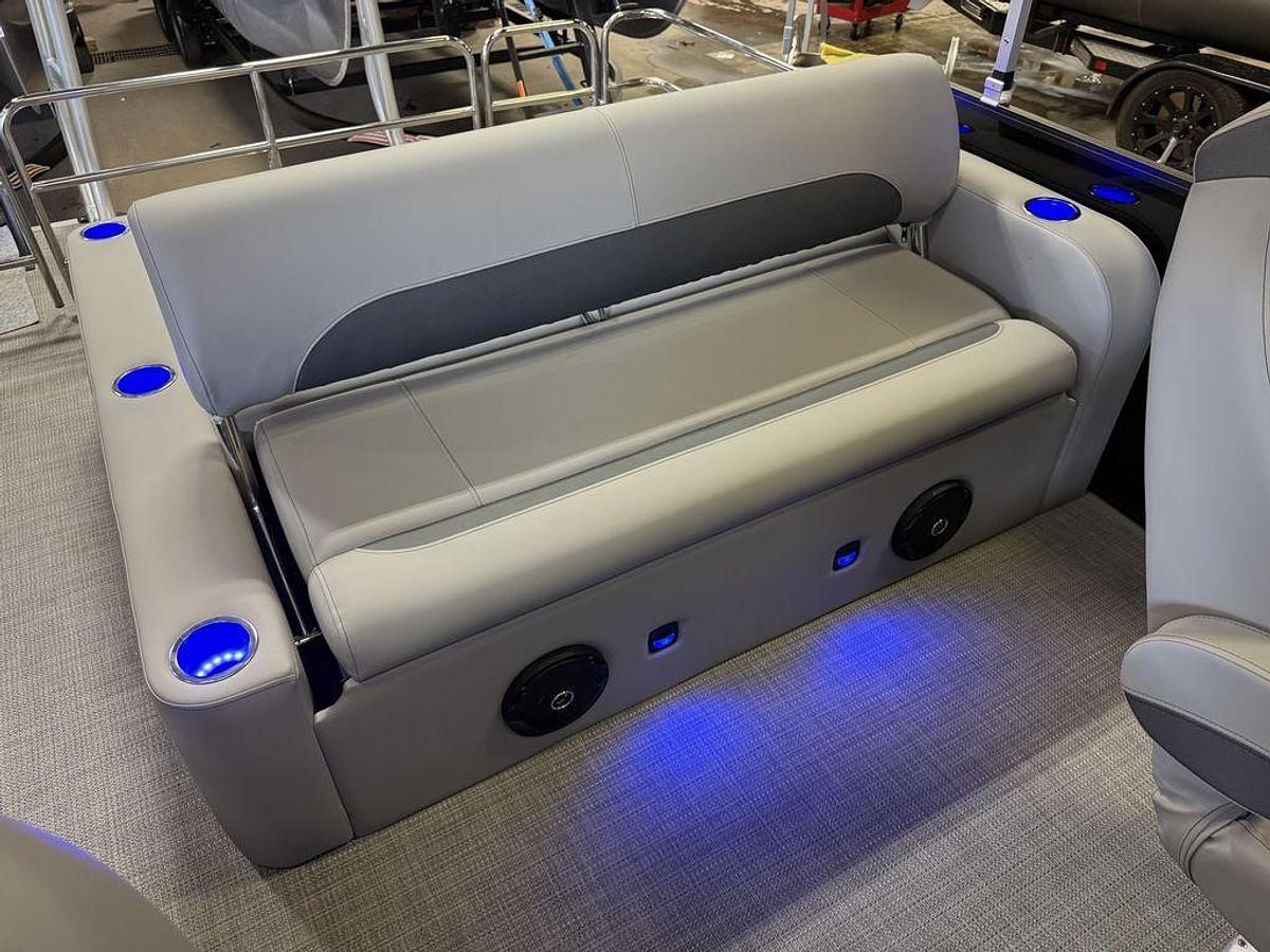 2026 Bentley Pontoons Legacy 220 Swingback & Honda 4-Stroke EFI