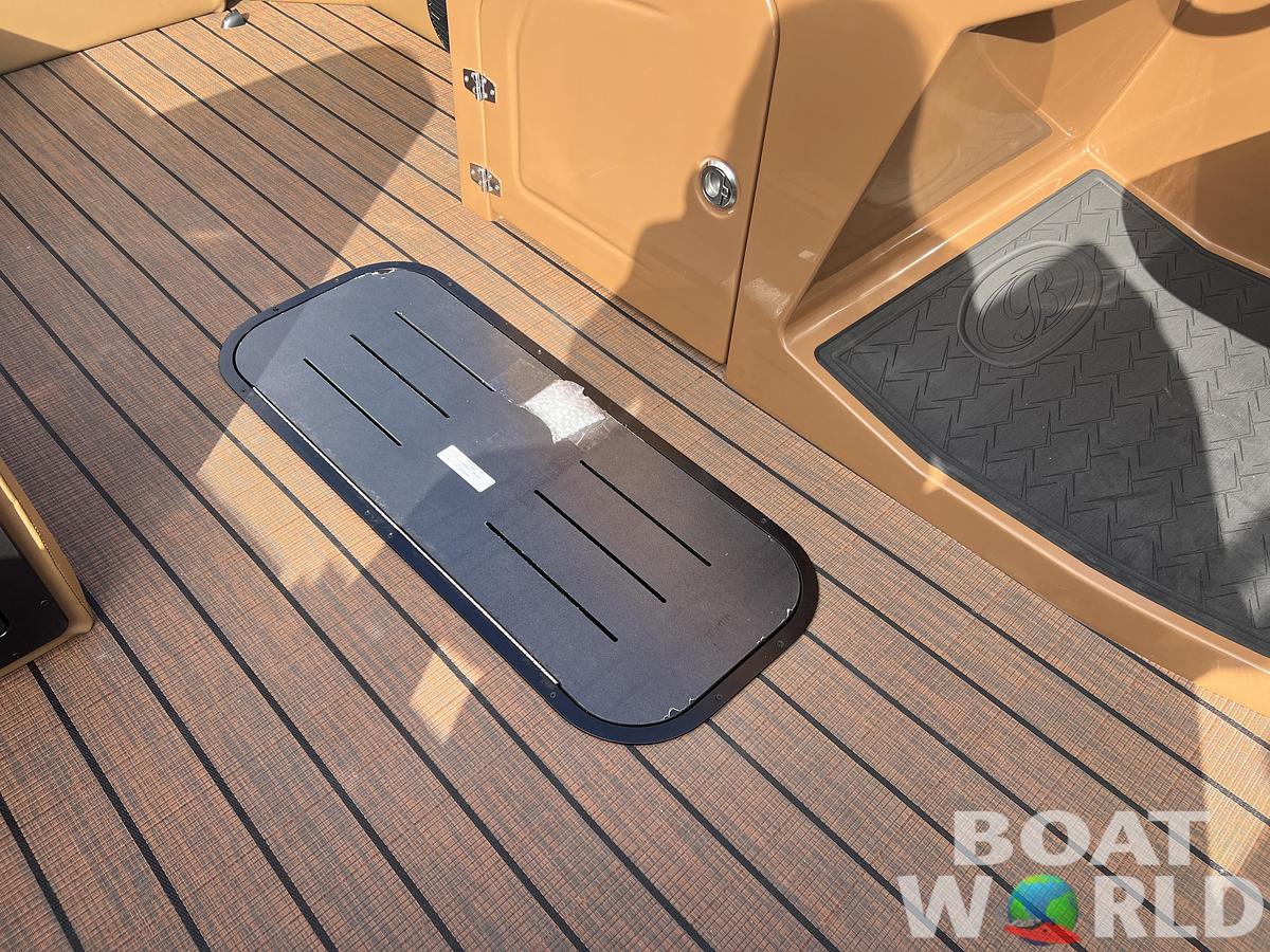 2026 Bentley Pontoons Elite 223 Admiral Quad Lounge Tritoon
