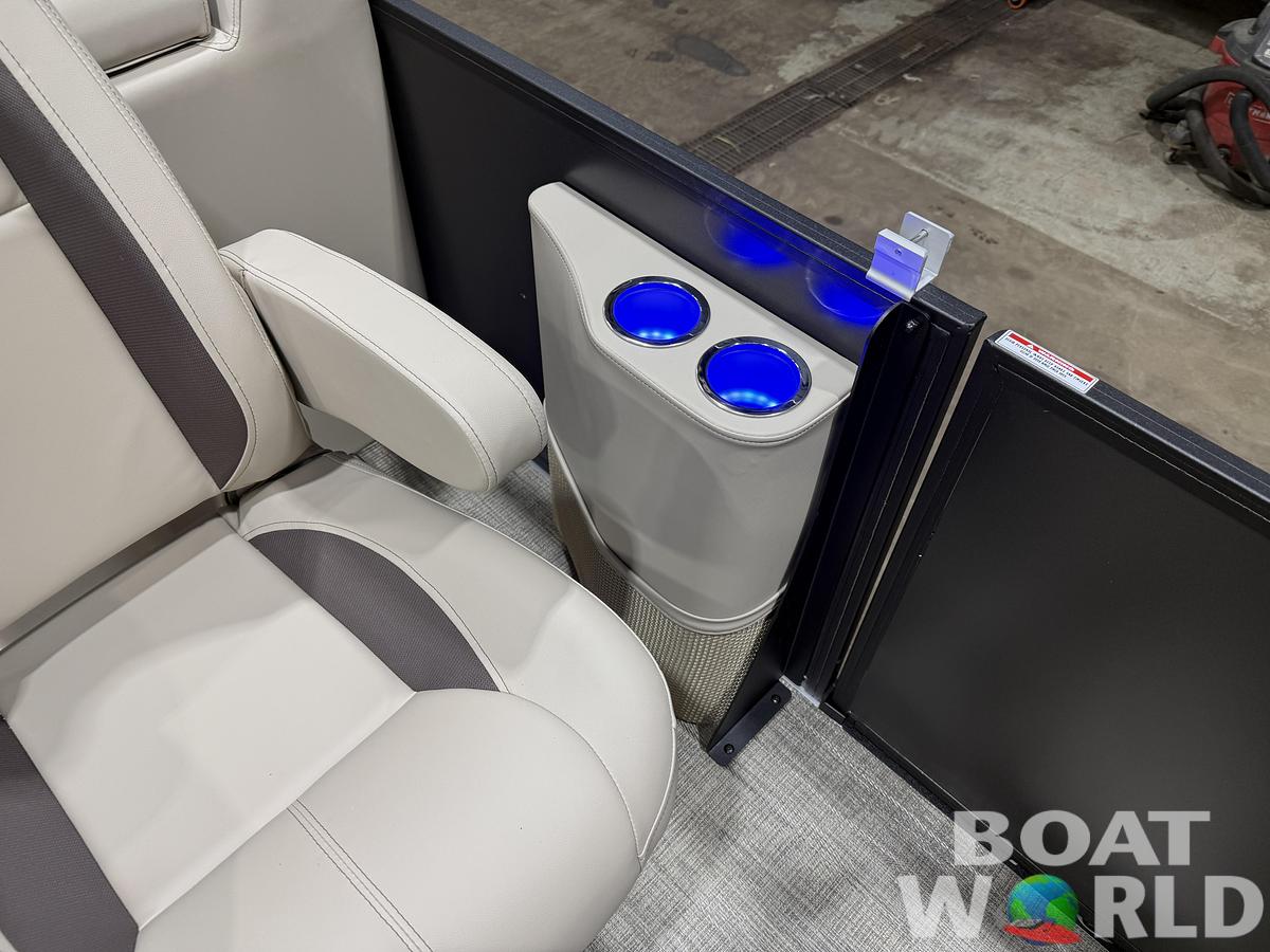 2026 Bentley Pontoons Legacy 223 Navigator Quad Lounge Tritoon