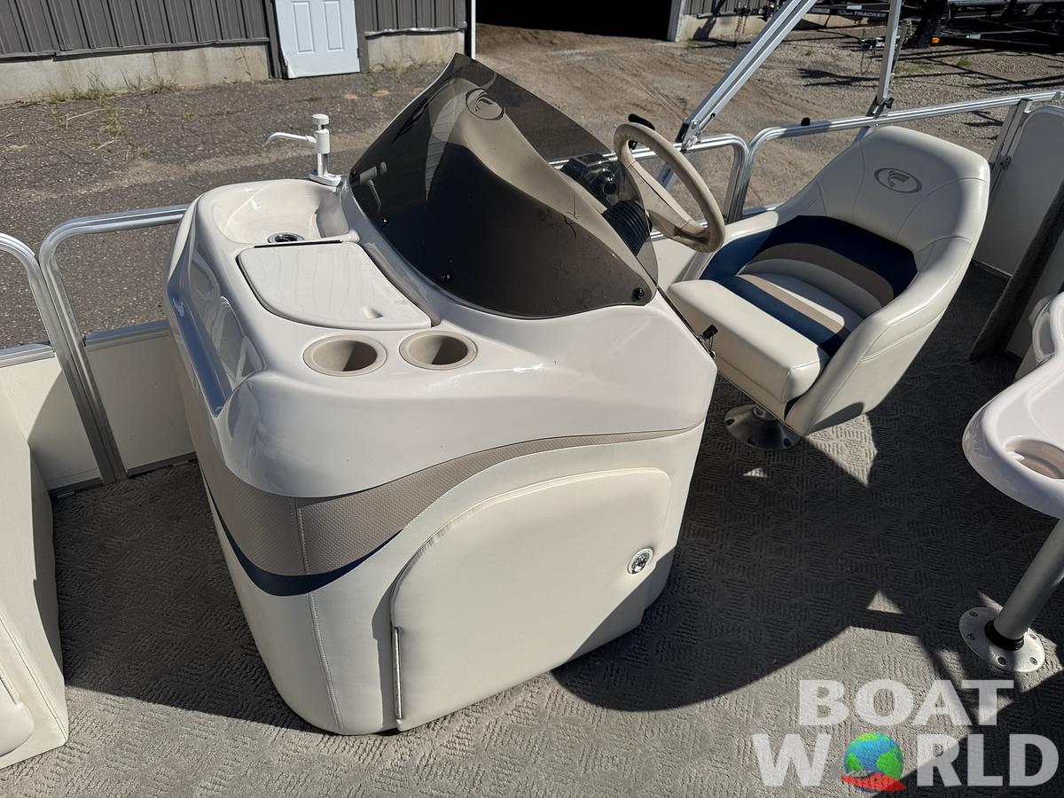 Used 2004 Fisher 220 Freedom Pontoon