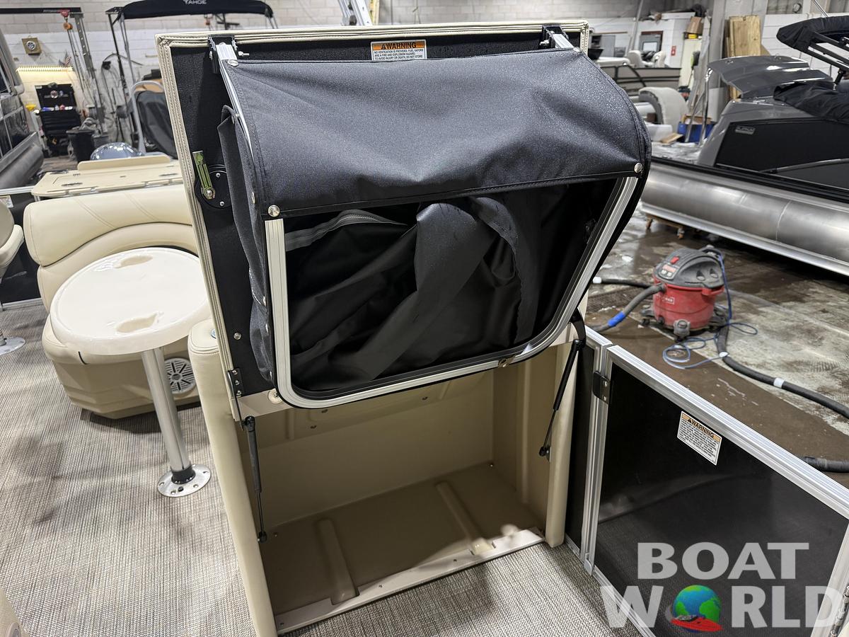 Used 2017 Sylvan 820 Fish & Cruise Pontoon