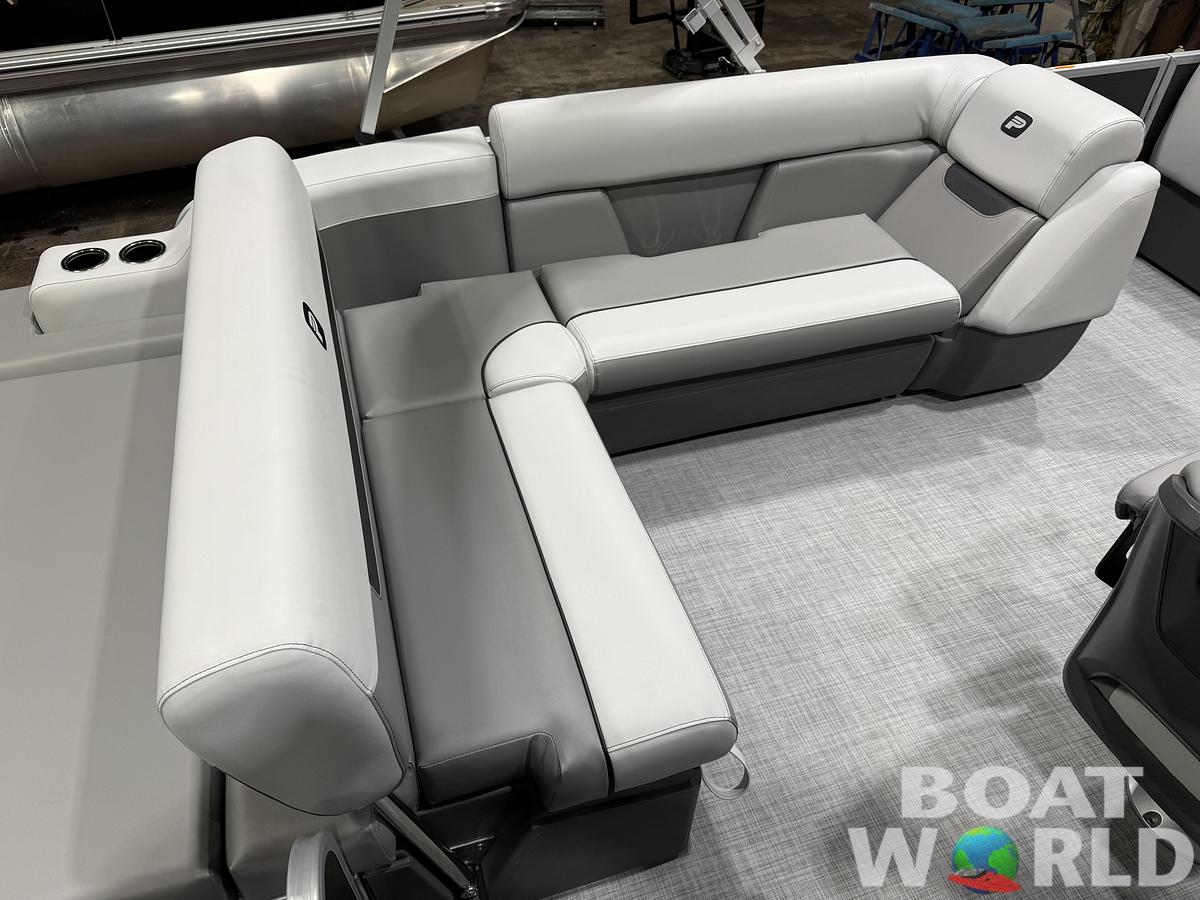 2026 Princecraft Vectra 23 RL Lounge Swingback Tritoon 