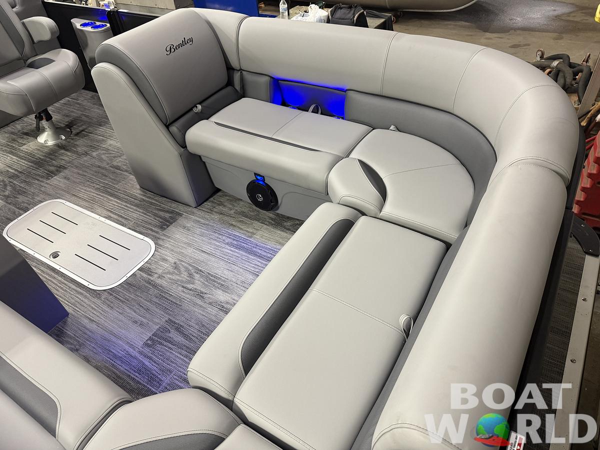2026 Bentley Pontoons Legacy 223 Navigator Quad Lounge Tritoon 