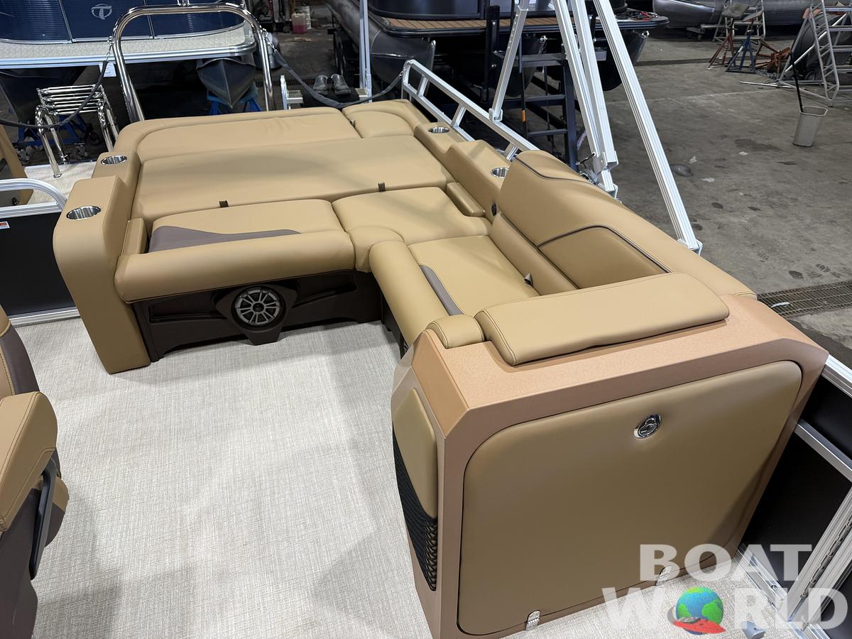 2027 Tahoe Sport VRB Premium 2385 Swingback & 4-Stroke $37995