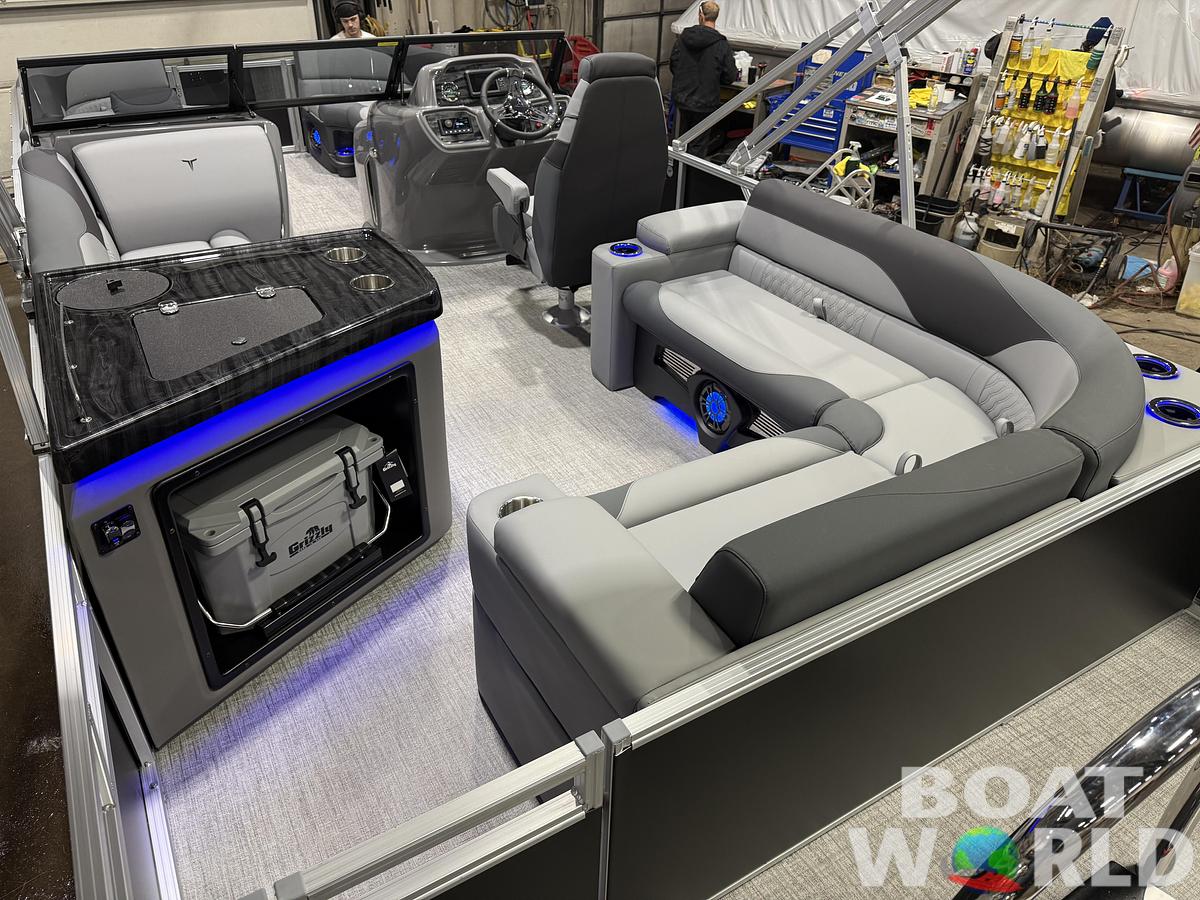 2026 Tahoe Pontoons LTZ 2385 Elite Windshield Tritoon