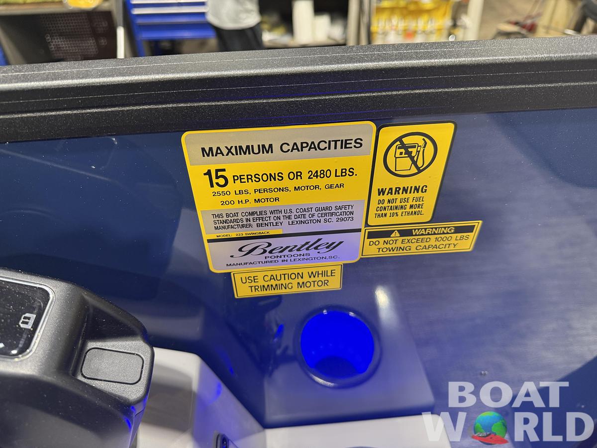 2026 Bentley Pontoons Legacy 223 Swingback Tritoon 