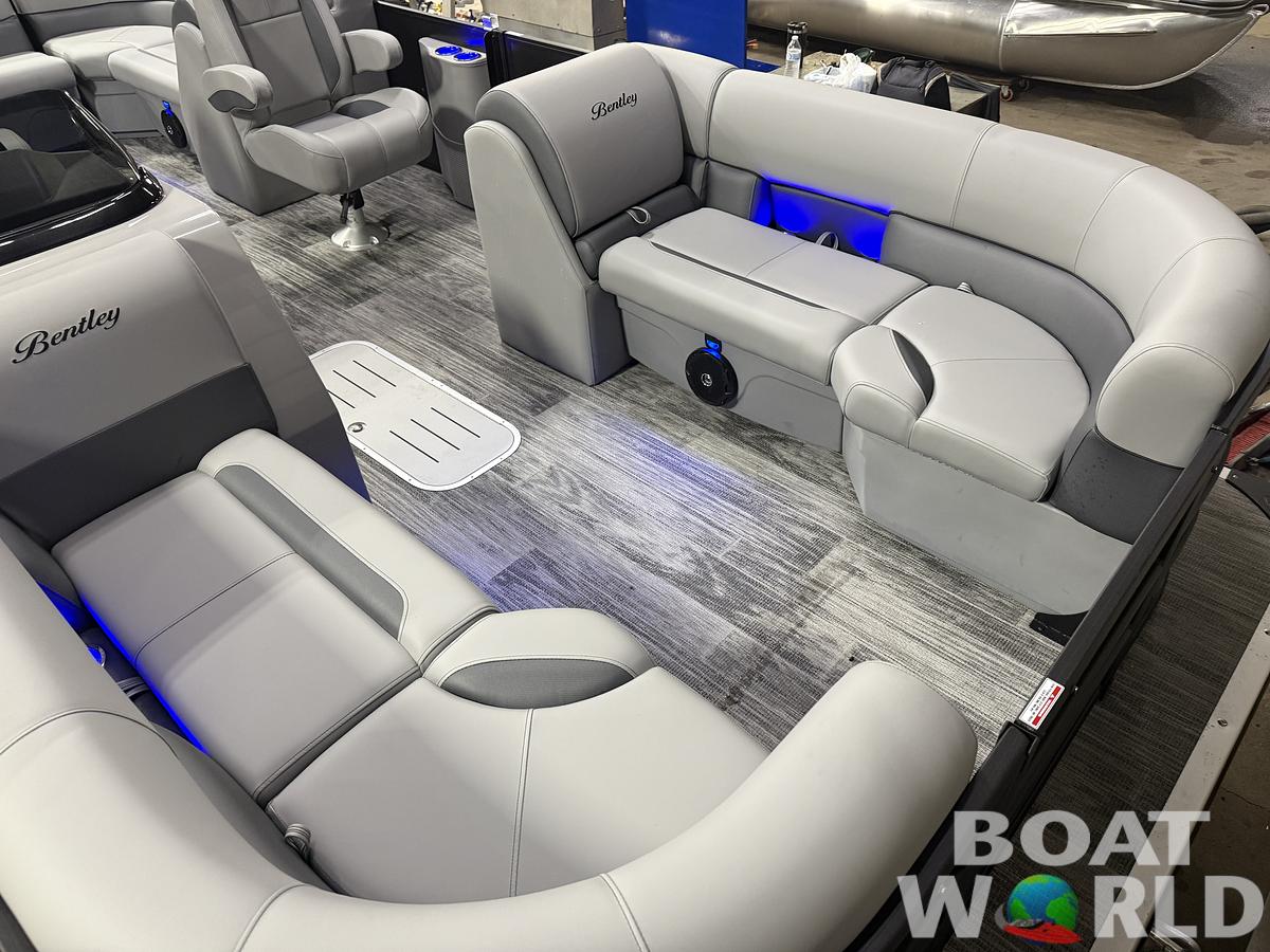 2026 Bentley Pontoons Legacy 223 Navigator Quad Lounge Tritoon 