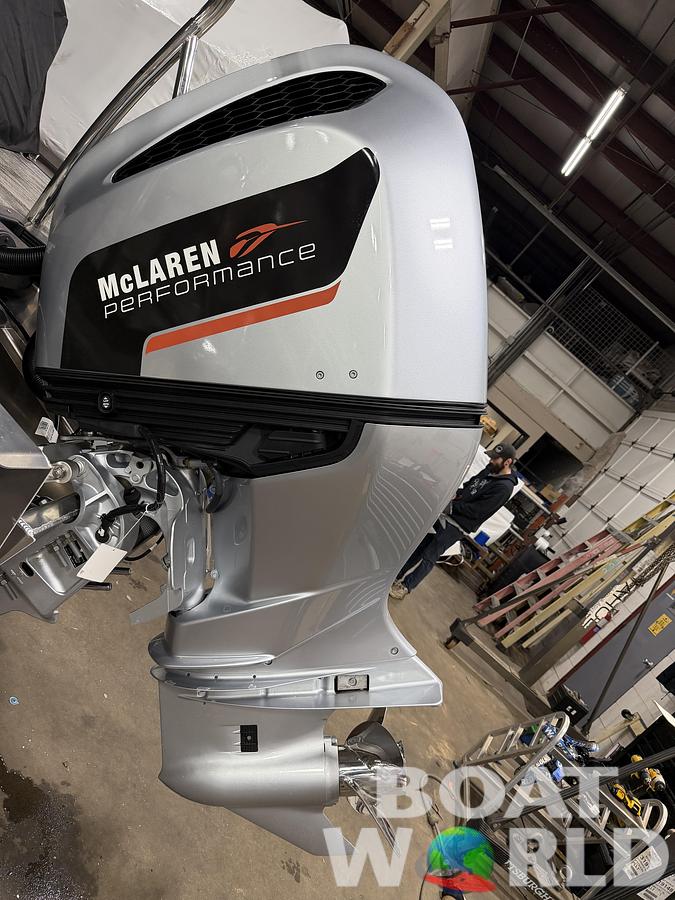 2026 Bentley Pontoons Elite 253 Admiral 300HP Quad Lounge Tritoon