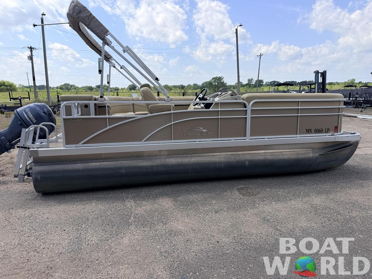 Used 2017 Bennington 208 SL & 50HP Yamaha 4Stroke -$24,995