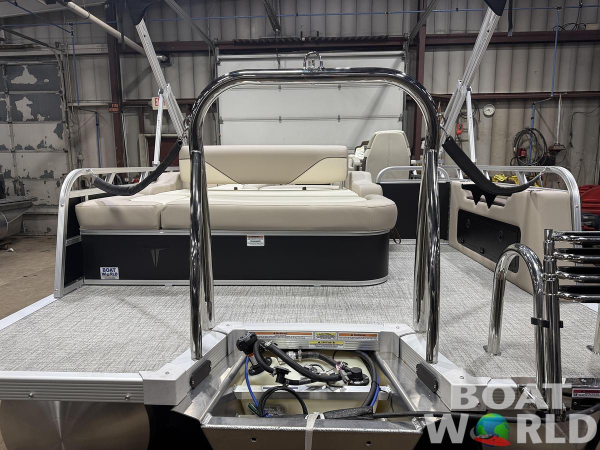 2026 Tahoe Sport VRB 2385 Swingback & 4-Stroke $34995