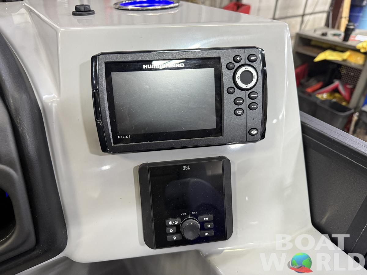 2025 Bentley Pontoons Legacy 223 Navigator Quad Lounge Tritoon & Honda 4-Stroke EFI