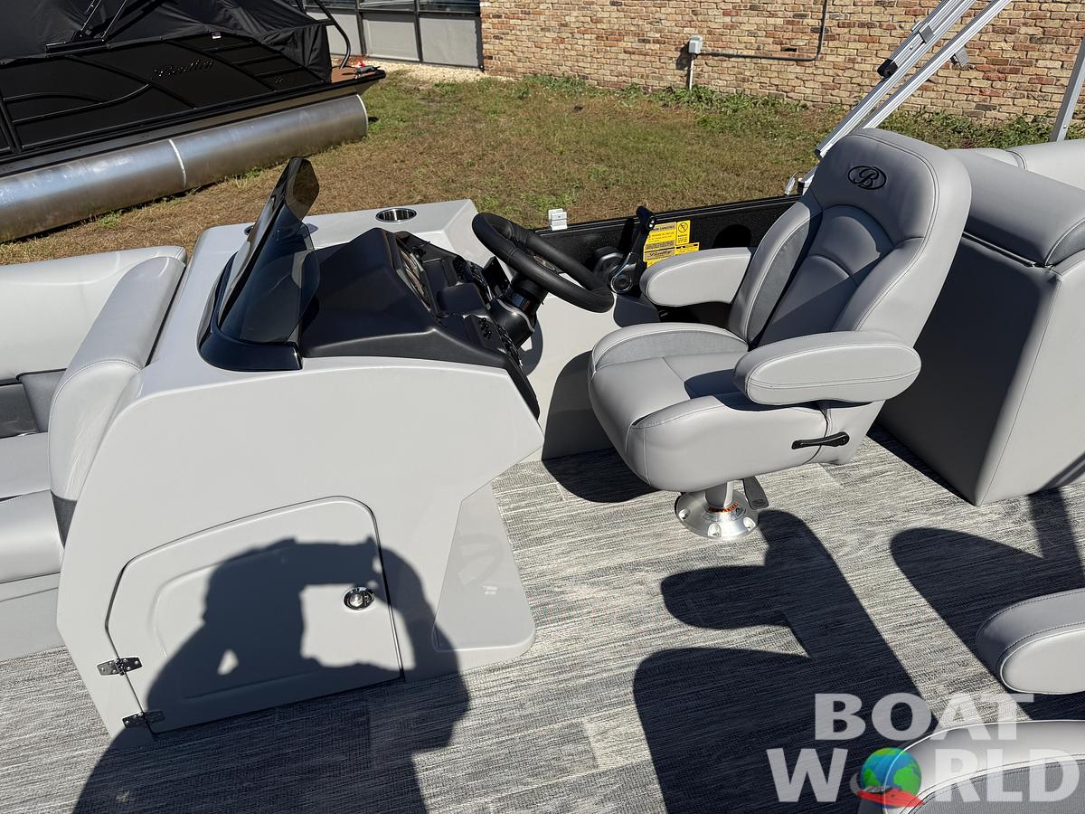 2026 Bentley Pontoons Legacy 220 Navigator Quad Lounge & Honda 4-Stroke EFI