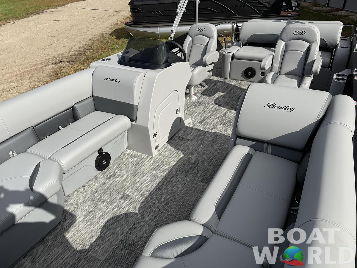2026 Bentley Pontoons Legacy 220 Swingback 