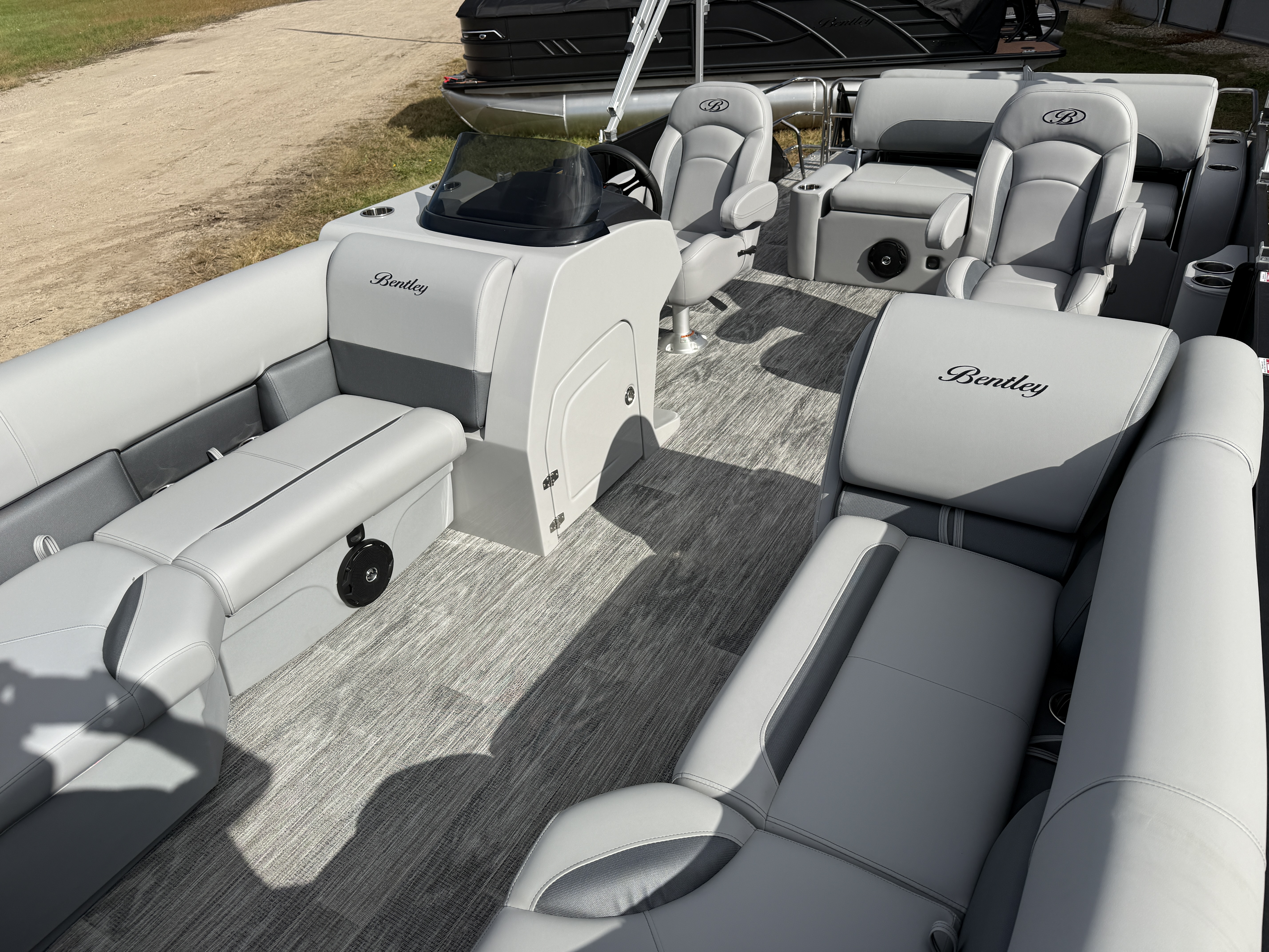 2026 Bentley Pontoons Legacy 220 Swingback 