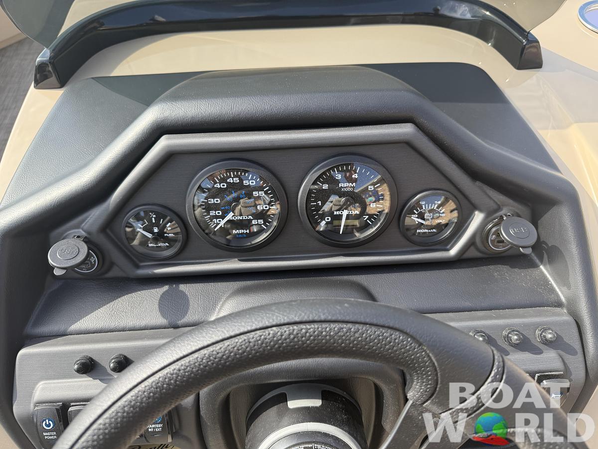 2026 Bentley Pontoons Legacy 220 Swingback & Honda 4-Stroke EFI