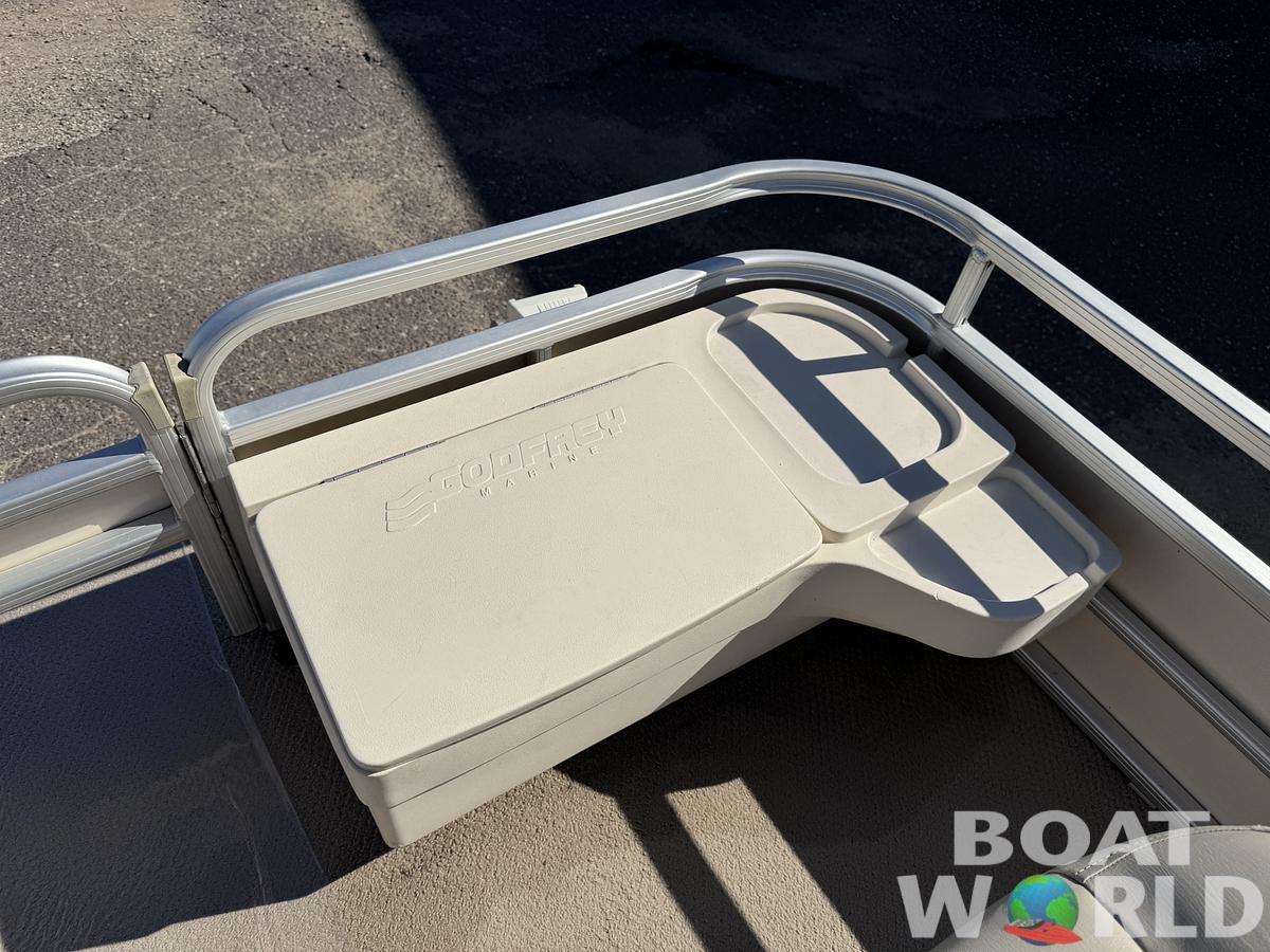 Used 2004 Sweetwater 2222 DF Pontoon