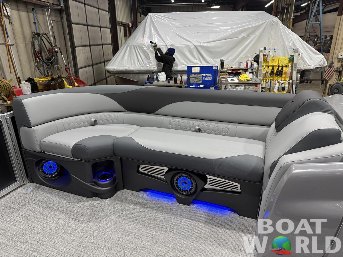 2026 Tahoe Pontoons LTZ 2385 Elite Windshield Tritoon