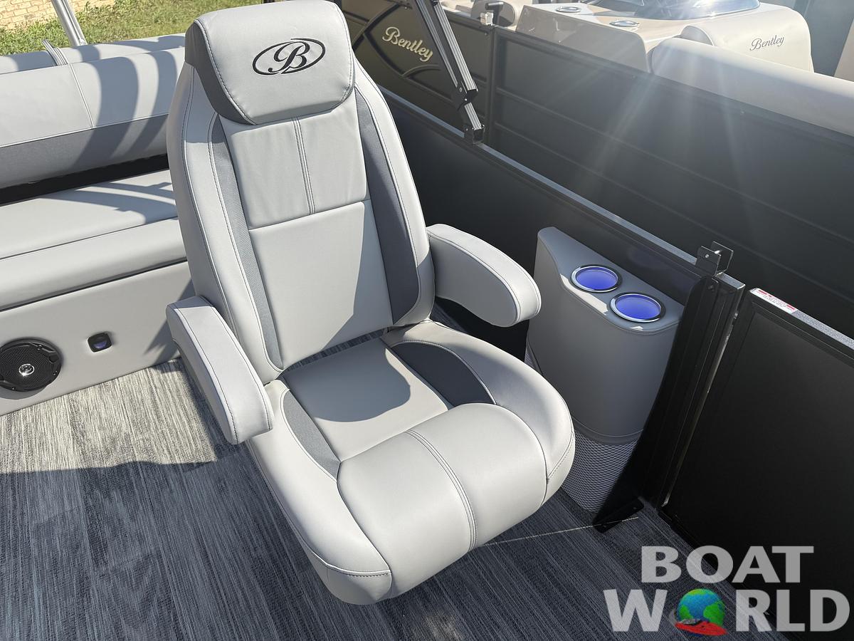 2026 Bentley Pontoons Legacy 223 Swingback Tritoon & Honda 4-Stroke EFI