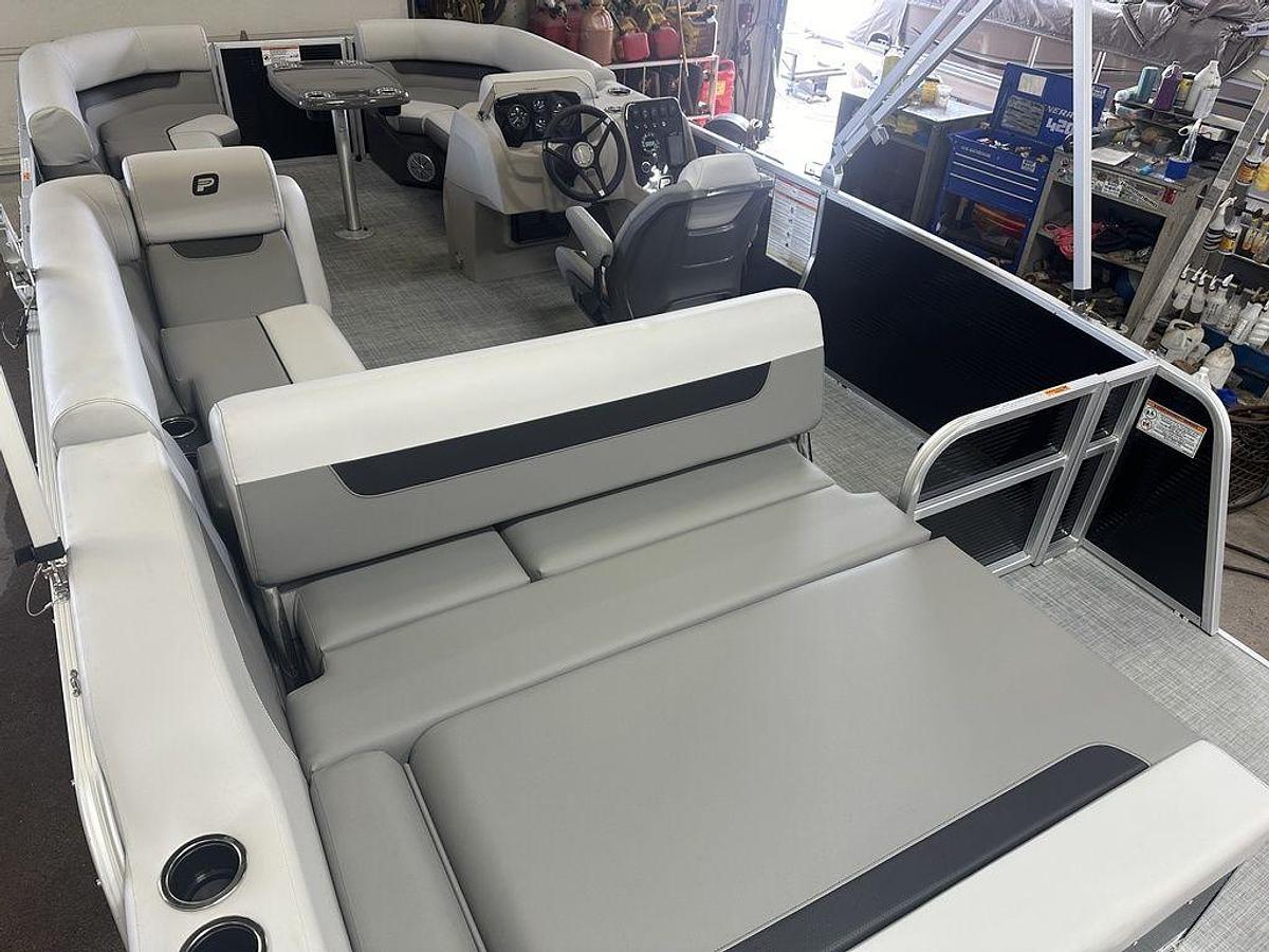 2025 Princecraft Vectra 21 RL Swingback Lounge Pontoon & Mercury 4-Stroke EFI