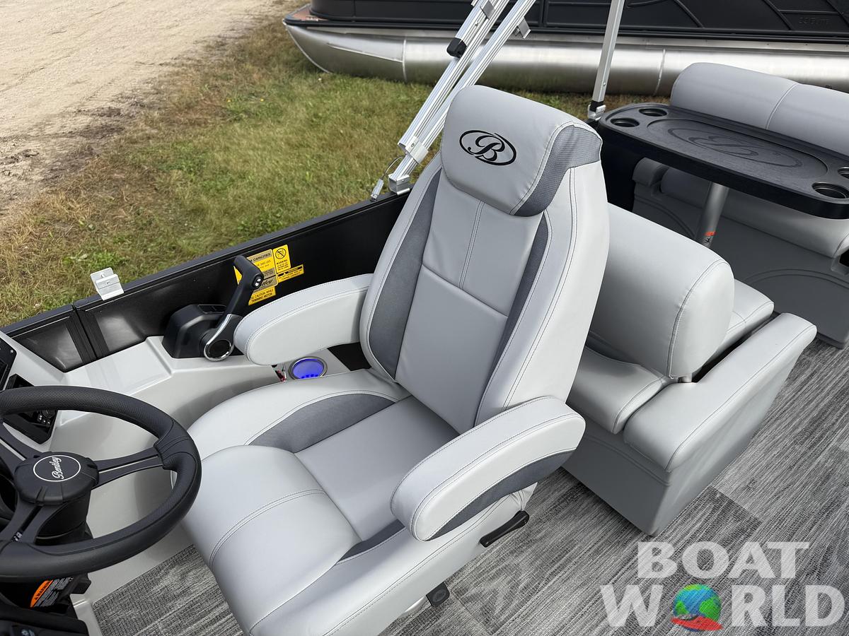 2026 Bentley Pontoons Legacy 223 QSB Swingback Tritoon 