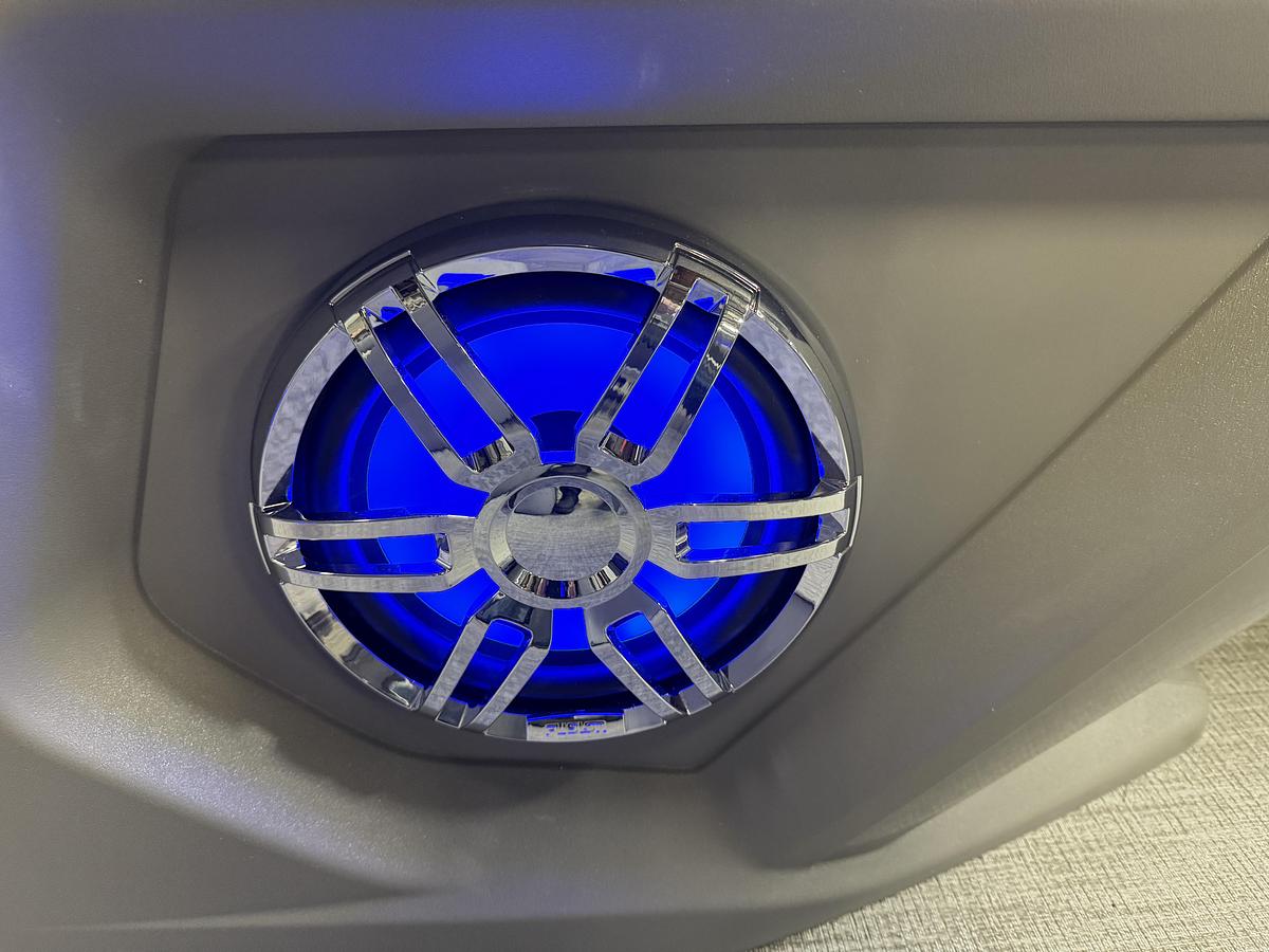 2025 Tahoe Pontoons Cascade 2385 Quad Lounge Tritoon & 225HP 4-Stroke