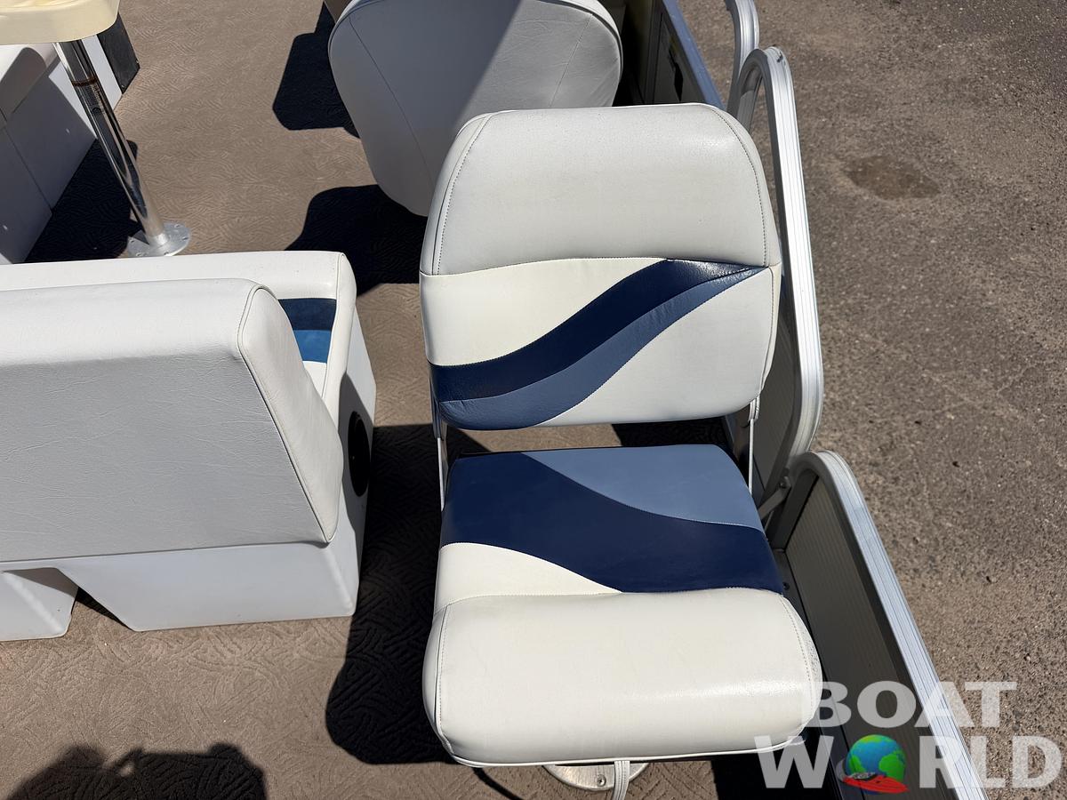Used 2001 Lowe SunCruiser Trinidad 204 & 50HP Mercury 4Stroke -$11,995