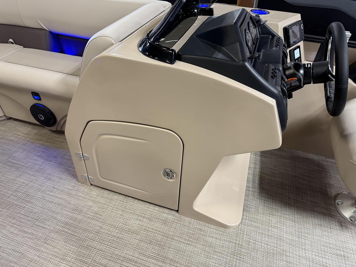 2025 Bentley Pontoons Legacy 223 Swingback Tritoon & Honda 4-Stroke EFI
