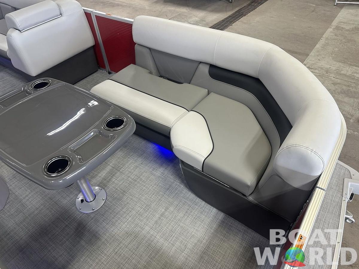 2025 Princecraft Vectra 21 RL Swingback Lounge Pontoon & Mercury 4-Stroke EFI