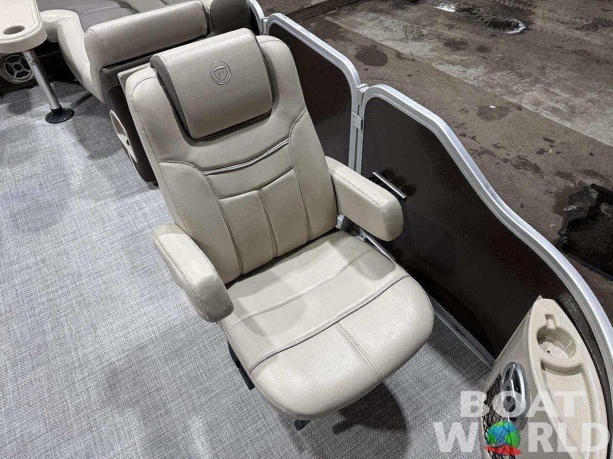 Used 2016 Premier 220 Castaway