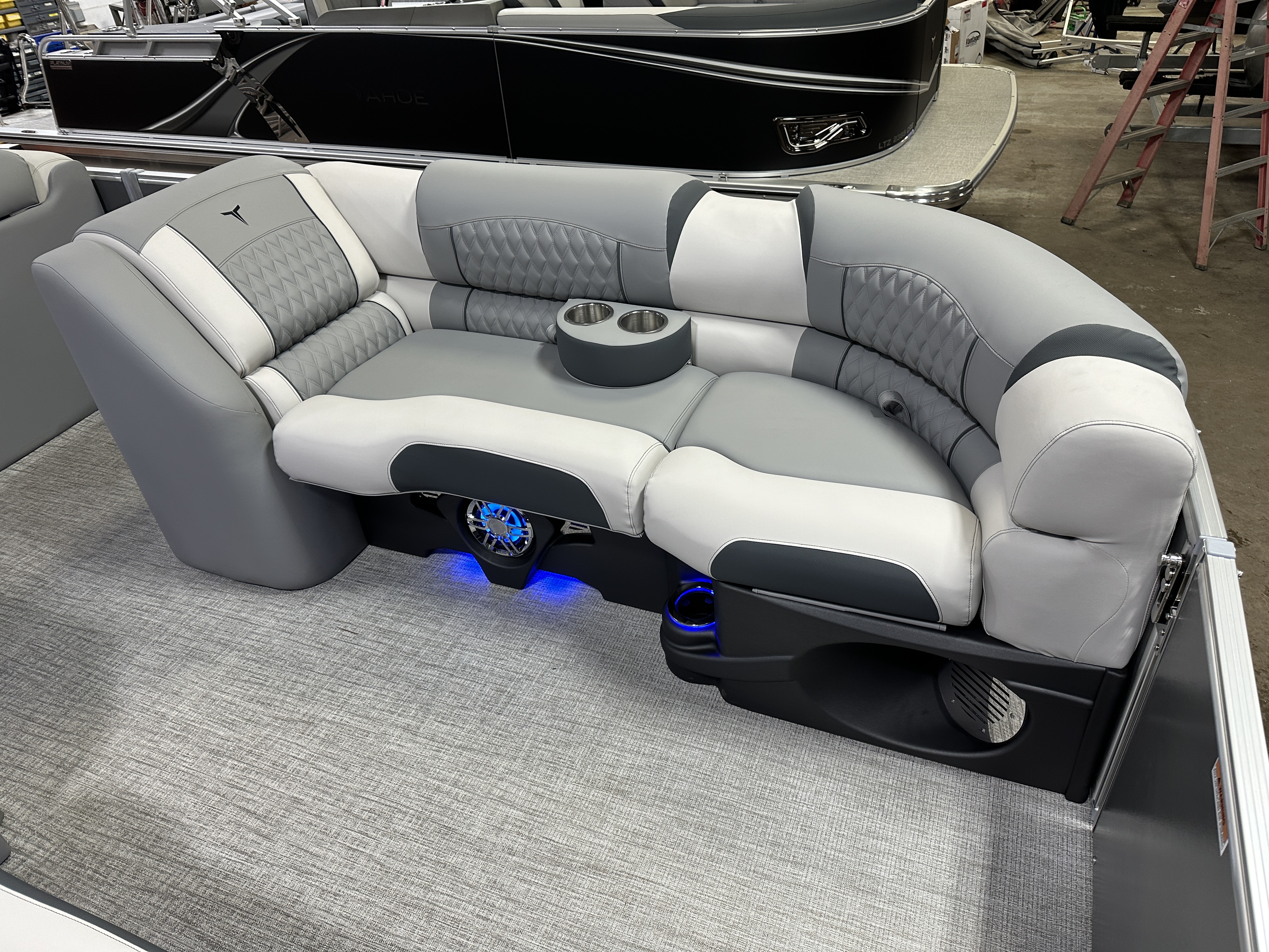 2025 Tahoe Pontoons Cascade 2385 Cruise Rear Bench (CRB) & Honda 4-Stroke EFI