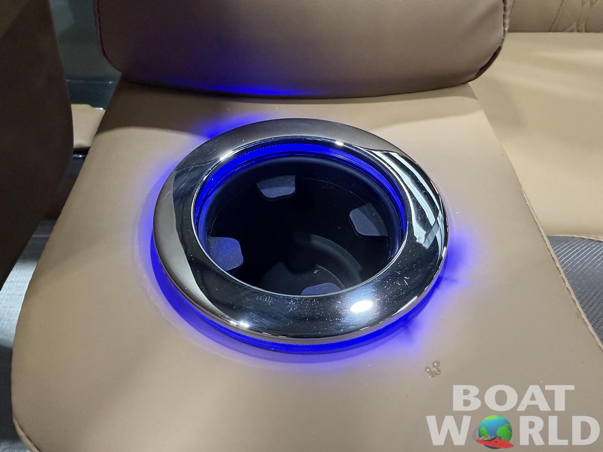 2026 Tahoe Pontoons LTZ 2385 Elite Windshield Tritoon 