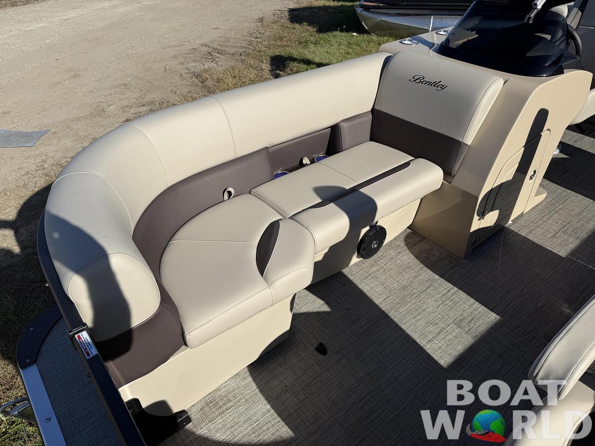 2026 Bentley Pontoons Legacy 220 Navigator DL Quad Lounge